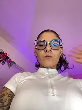 LauraRaider online show from June 2026 12:35:01 AM