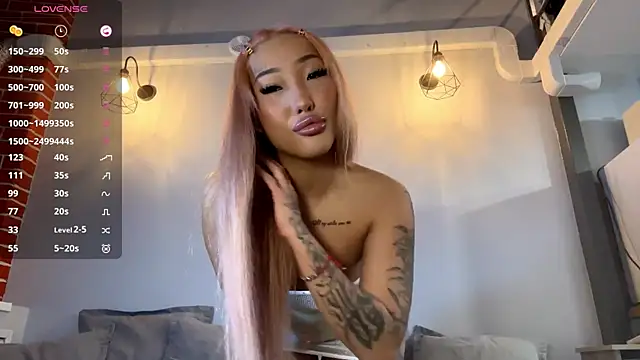 EIeniVanwart online show from February 2026 06:00:02 PM