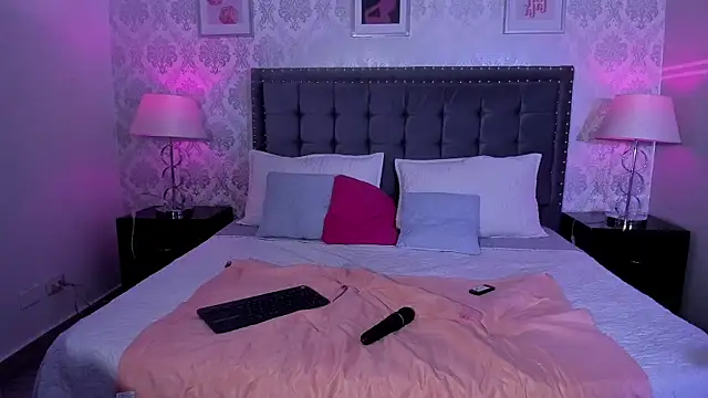 Snapshot of Evabellee chatting on November 2025 02:20:01 PM Evabellee online show from November 2025 02:20:01 PM