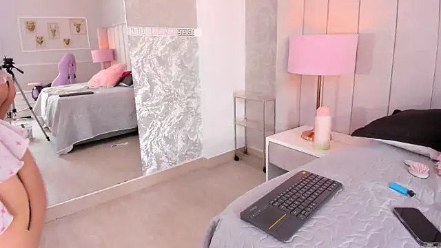 Evabellee online show from February 2026 08:02:01 PM