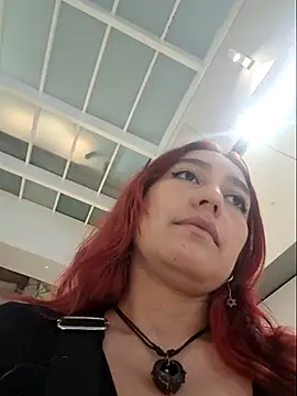 Snapshot of Eveeelyn25 chatting on December 2025 11:35:01 PM Eveeelyn25 online show from December 2025 11:35:01 PM