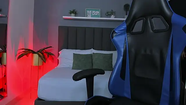 Snapshot of lindaa_natashaa_ chatting on December 2025 02:17:02 AM lindaa natashaa online show from December 2025 02:17:02 AM