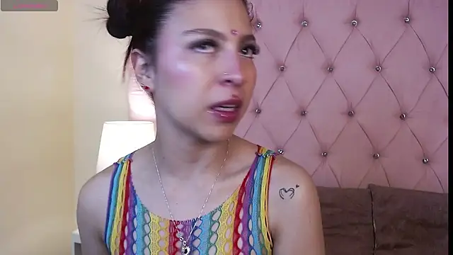 Snapshot of Hillary_Thomson chatting on November 2025 01:00:02 PM Hillary Thomson online show from November 2025 01:00:02 PM