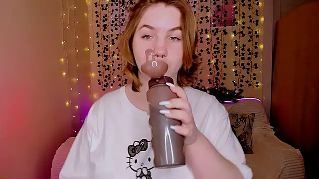 Snapshot of lovelyy_julia chatting on December 2025 06:09:01 AM lovelyy julia online show from December 2025 06:09:01 AM