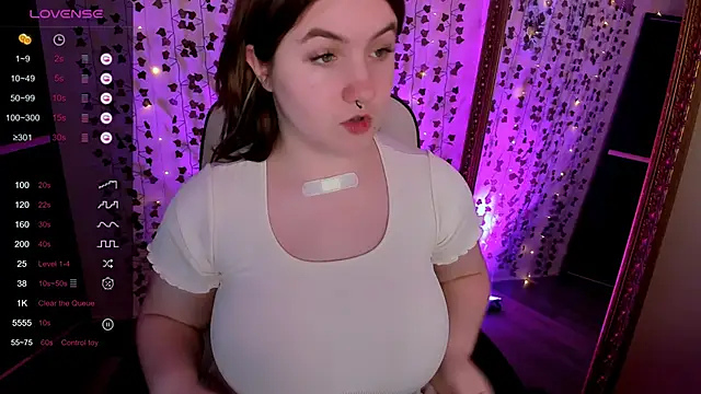 lovelyy julia online show from March 2026 08:19:01 AM