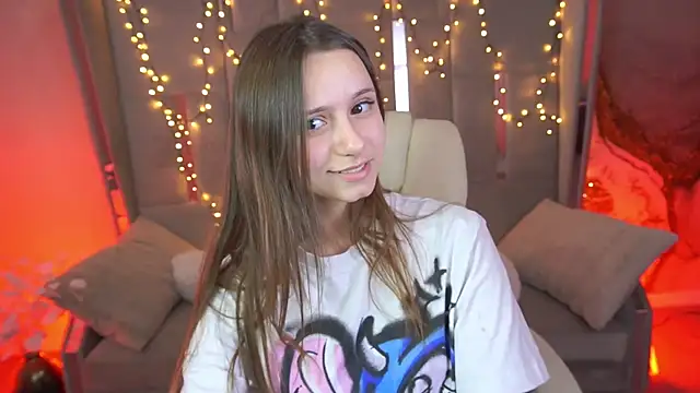 TinyNatalie online show from April 2026 12:43:01 PM