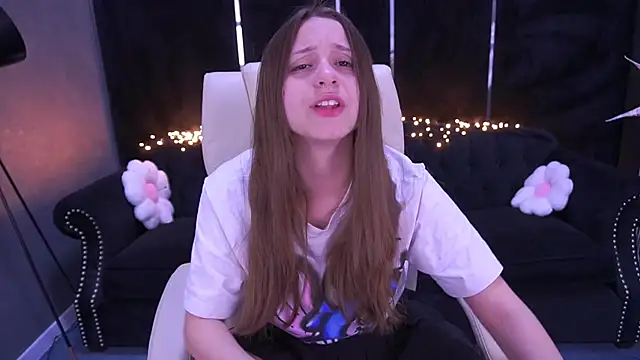 TinyNatalie online show from April 2026 01:50:02 PM