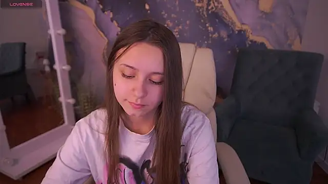 TinyNatalie online show from May 2026 01:26:02 PM