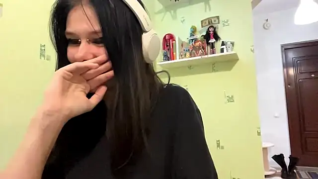 Snapshot of TraceeSchutt chatting on December 2025 08:29:01 PM TraceeSchutt online show from December 2025 08:29:01 PM