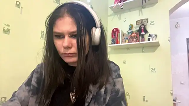 Snapshot of TraceeSchutt chatting on December 2025 12:14:02 PM TraceeSchutt online show from December 2025 12:14:02 PM