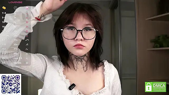 Snapshot of CaroleMyers chatting on November 2025 06:12:01 PM CaroleMyers online show from November 2025 06:12:01 PM