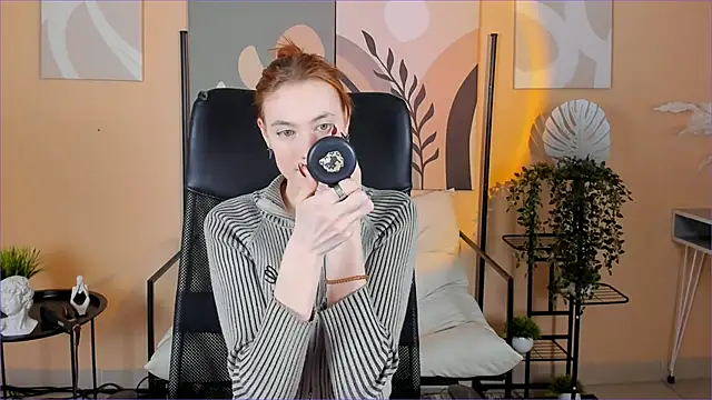 Snapshot of SierraHarper chatting on December 2025 04:45:02 PM SierraHarper online show from December 2025 04:45:02 PM