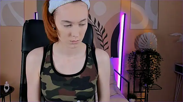 Snapshot of SierraHarper chatting on December 2025 04:23:02 PM SierraHarper online show from December 2025 04:23:02 PM