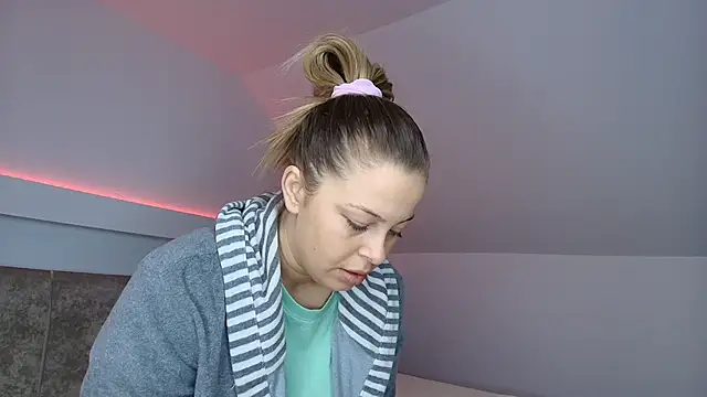 Snapshot of KateAllyaa chatting on January 2026 07:57:02 AM KateAllyaa online show from January 2026 07:57:02 AM