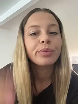 Snapshot of KateAllyaa chatting on February 2026 08:02:01 AM KateAllyaa online show from February 2026 08:02:01 AM