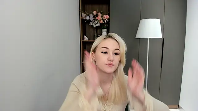 Snapshot of CandiRinebold chatting on November 2025 06:57:01 AM CandiRinebold online show from November 2025 06:57:01 AM