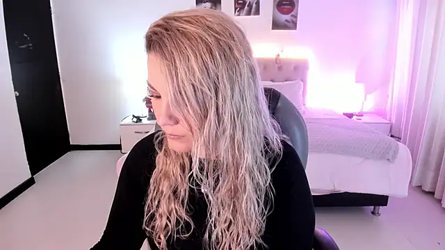 Snapshot of Violeta_Hotter chatting on November 2025 11:12:02 AM Violeta Hotter online show from November 2025 11:12:02 AM