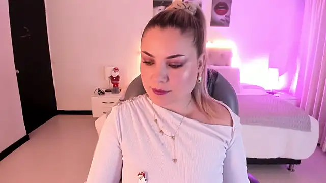 Snapshot of Violeta_Hotter chatting on December 2025 10:57:02 AM Violeta Hotter online show from December 2025 10:57:02 AM