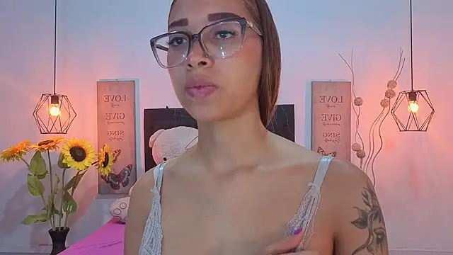 Antonella mc online show from June 2026 12:28:02 PM
