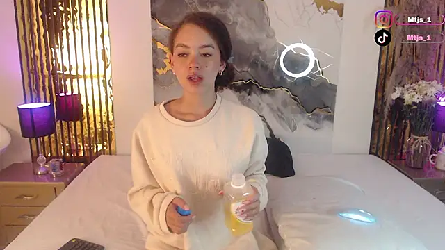 MiticaBrennet  online show from February 2026 06:25:02 AM