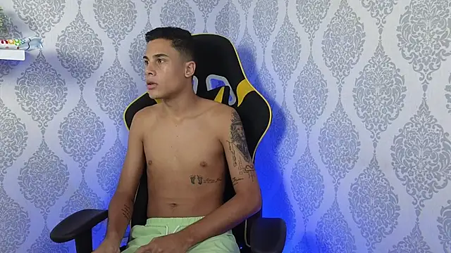 Snapshot of The_big_twink_x chatting on November 2025 07:26:02 PM The big twink x online show from November 2025 07:26:02 PM