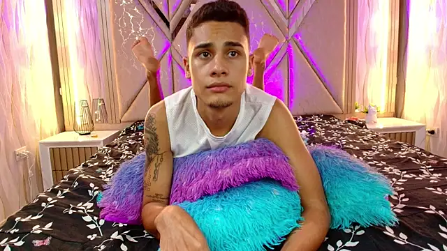 Snapshot of The_big_twink_x chatting on December 2025 08:47:02 PM The big twink x online show from December 2025 08:47:02 PM