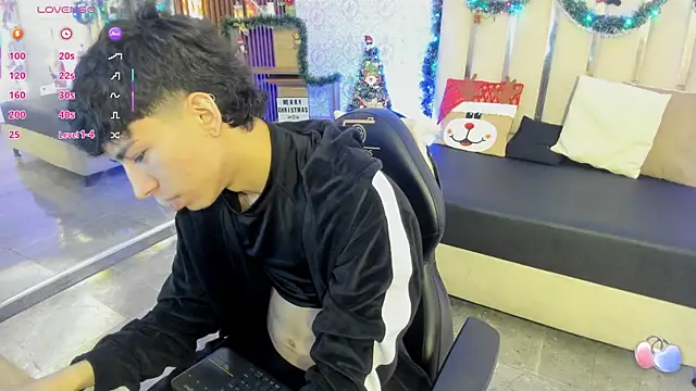 Snapshot of kaelwolf_tay chatting on December 2025 07:18:01 PM kaelwolf tay online show from December 2025 07:18:01 PM