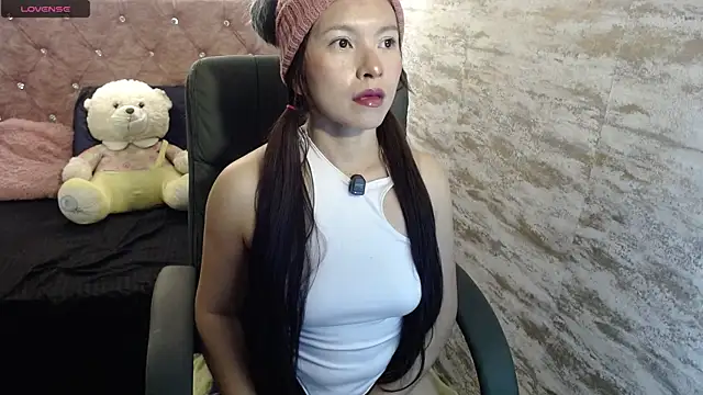 Snapshot of Cloe16_ chatting on December 2025 03:03:01 AM Cloe16 online show from December 2025 03:03:01 AM