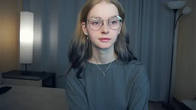 ToyaPletz online show from November 2025 05:16:01 PM