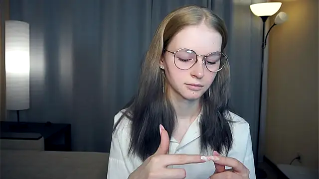 ToyaPletz online show from December 2025 05:29:02 PM