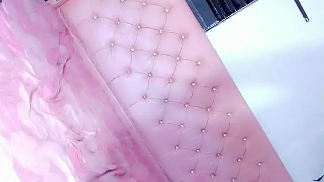 Snapshot of laura_dolll chatting on February 2026 12:37:02 AM laura dolll online show from February 2026 12:37:02 AM