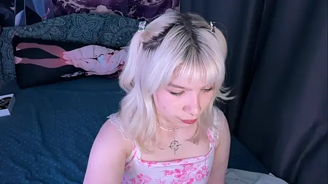 Snapshot of LolaDollyMur chatting on December 2025 07:07:01 PM LolaDollyMur online show from December 2025 07:07:01 PM