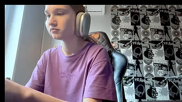 helgicuteness online show from December 2025 07:25:01 AM