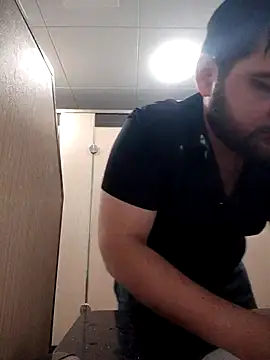 Snapshot of Koma001 chatting on November 2025 05:43:01 AM Koma001 online show from November 2025 05:43:01 AM