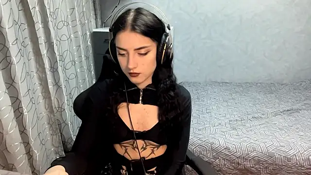 Meowluly online show from November 2025 09:14:01 PM