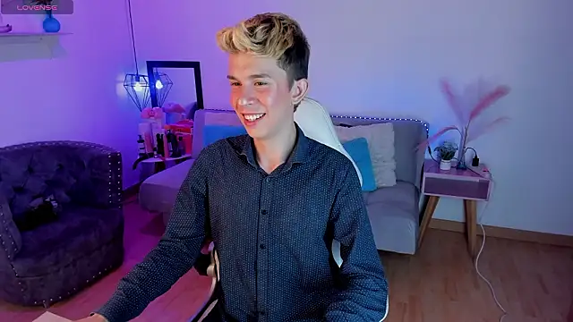 Snapshot of Juaan_Diick chatting on February 2026 05:17:02 PM Juaan Diick online show from February 2026 05:17:02 PM