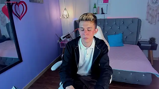 Snapshot of Juaan_Diick chatting on March 2026 05:52:02 PM Juaan Diick online show from March 2026 05:52:02 PM