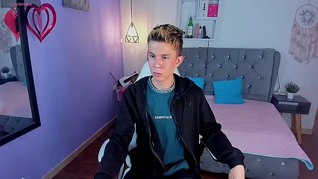 Snapshot of Juaan_Diick chatting on March 2026 04:57:01 PM Juaan Diick online show from March 2026 04:57:01 PM