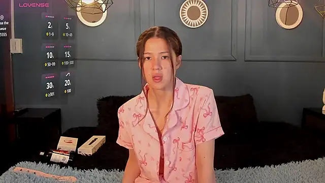 Snapshot of Skyy_bloom chatting on December 2025 11:52:02 AM Skyy bloom online show from December 2025 11:52:02 AM