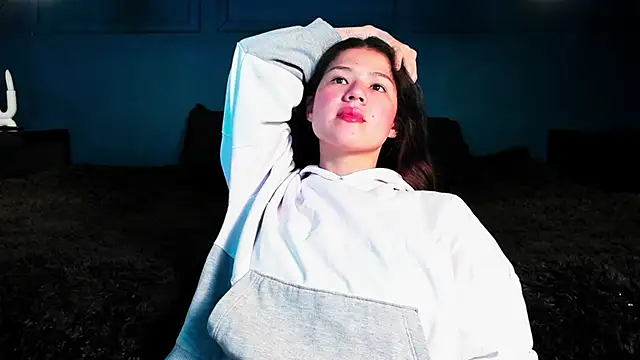 Snapshot of Skyy_bloom chatting on December 2025 11:50:01 AM Skyy bloom online show from December 2025 11:50:01 AM