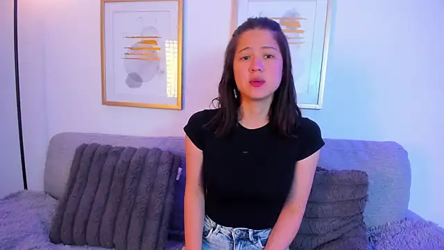 Snapshot of Skyy_bloom chatting on March 2026 12:43:01 PM Skyy bloom online show from March 2026 12:43:01 PM