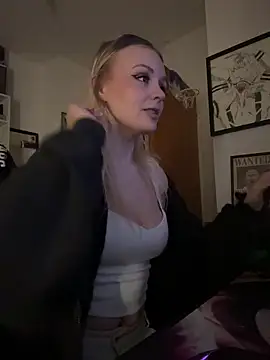 Snapshot of OfflineLizzy chatting on March 2026 10:13:02 PM OfflineLizzy online show from March 2026 10:13:02 PM