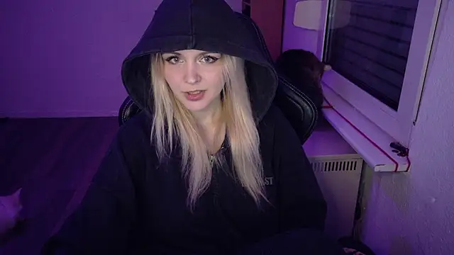 Snapshot of OfflineLizzy chatting on March 2026 09:52:01 PM OfflineLizzy online show from March 2026 09:52:01 PM