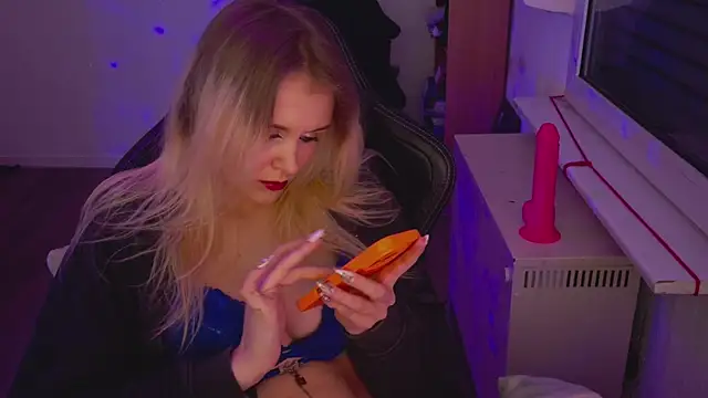 Snapshot of OfflineLizzy chatting on April 2026 09:56:02 PM OfflineLizzy online show from April 2026 09:56:02 PM