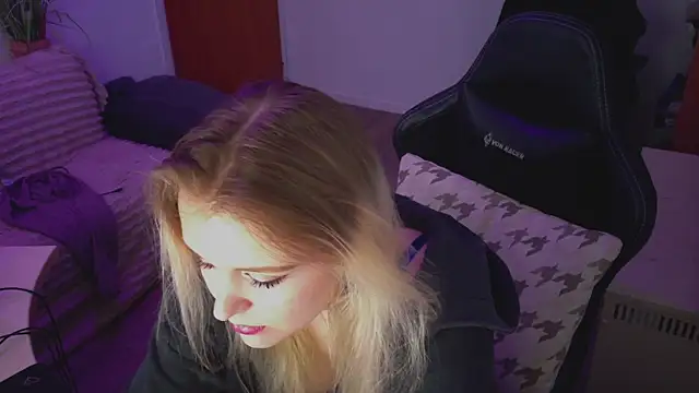 Snapshot of OfflineLizzy chatting on April 2026 08:50:01 PM OfflineLizzy online show from April 2026 08:50:01 PM