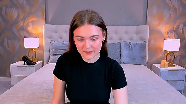 Snapshot of GLORIA_BLOOM chatting on December 2025 08:25:02 PM GLORIA BLOOM online show from December 2025 08:25:02 PM