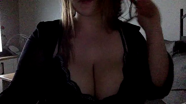 Blue-Coxy online show from December 2025 10:03:01 PM