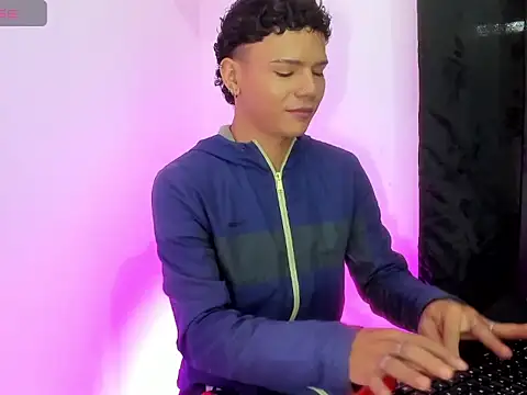 secret justin7 online show from November 2025 12:19:02 PM