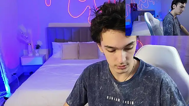 MoonlinSkinn online show from February 2026 01:02:02 AM