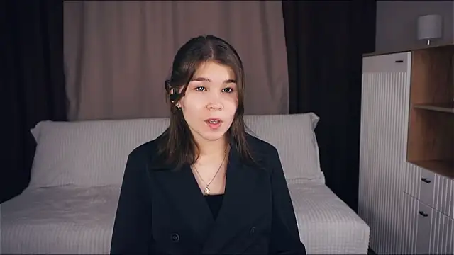 Snapshot of ZulaRattan chatting on December 2025 07:01:02 PM ZulaRattan online show from December 2025 07:01:02 PM